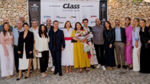 Juan C&aacute;rdenas, de negro, en el centro de la imagen en un acto de la empresa que fund&oacute;.