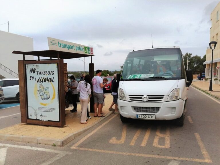 04 VI 2021 PRM parada bus autobus transport public Formentera a Sant Francesc