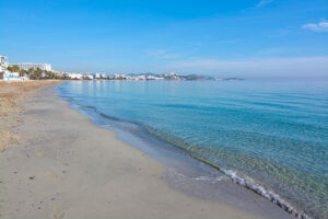 Una playa de Ibiza.