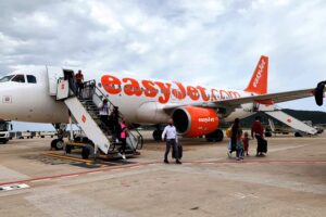 Avi&oacute;n de Easyjet en el Aeropuerto de Ibiza