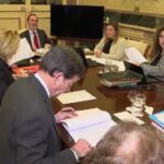 El presidente del Parlament conserva el cargo a la espera que dos informes jur&iacute;dicos aclaren su futuro