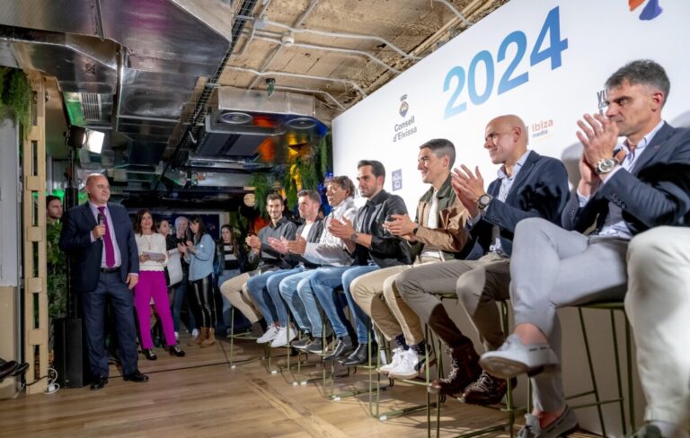 Representantes de Ibiza presentando la agenda deportiva 2024.