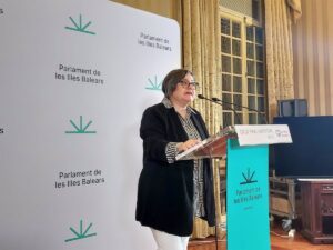 La diputada de Unidas Podemos en el Parlament, Cristina G&oacute;mez.