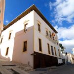 Ibiza Town Hall tightens advertising rules with penalties of up to 30,000 euros