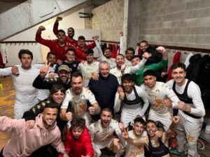 Los jugadores del CD Ibiza festejando el triunfo de este s&aacute;bado.
