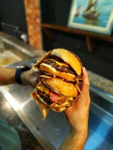 Proba las famososas hamburguesas al estilo am&eacute;ricano imagen ilustrativa fuente thiago lazaro