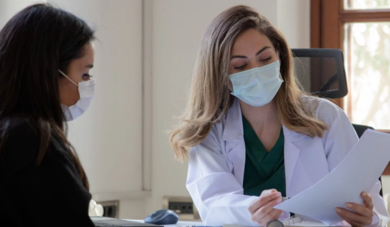 mascarilla en centro de salud