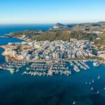 Yates de lujo, la alternativa del Govern a los ferrys para el puerto de Sant Antoni