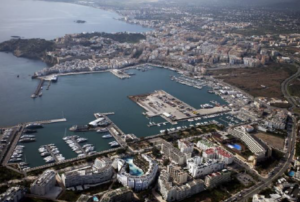 Vista aérea del puerto de Ibiza.