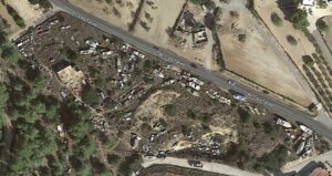 Imagen a&eacute;rea tomada de Google Maps, del desguace ilegal de la carretera de Cala Tarida