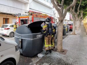 Incendio en contenedor V&iacute;a Romana