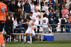 La Pe&ntilde;a Deportiva celebrando un gol.