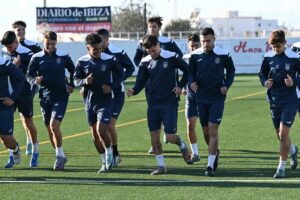 La Pe&ntilde;a Deportiva entrena antes de su partido de este domingo.