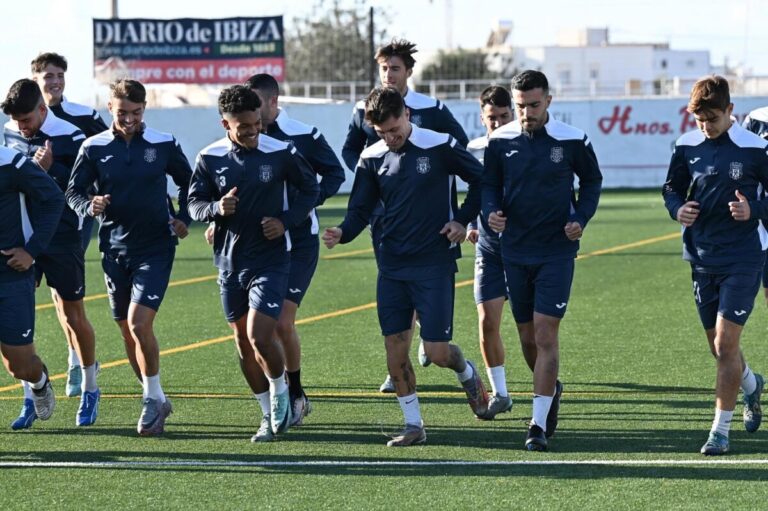 La Peña Deportiva entrena antes de su partido de este domingo.