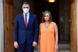 Pedro S&aacute;nchez y Francina Armengol