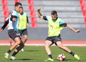 UD Ibiza entrena antes del partido contra el Murcia.