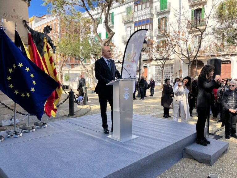 Vicent Marí en medio de su discurso por el Día de las Islas Baleares.