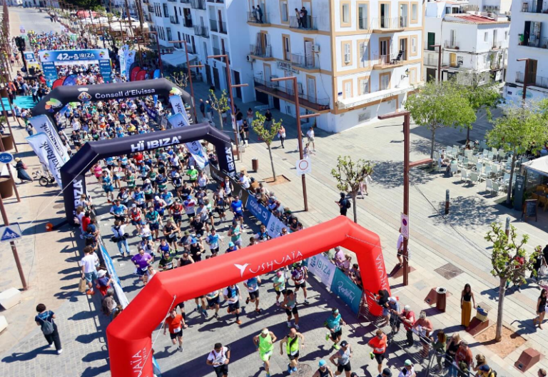 La Santa Eulària Ibiza Marathon tuvo más de 5 mil corredores.