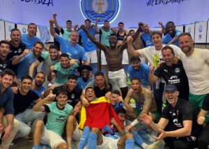 La UD Ibiza celebrando la victoria.