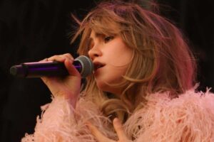 Suki Waterhouse 4
