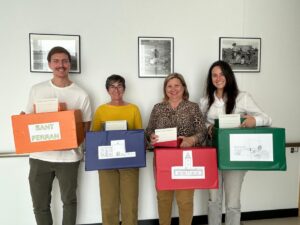 Las urnas de la elecci&oacute;n del nombre de la residencia de Formentera.