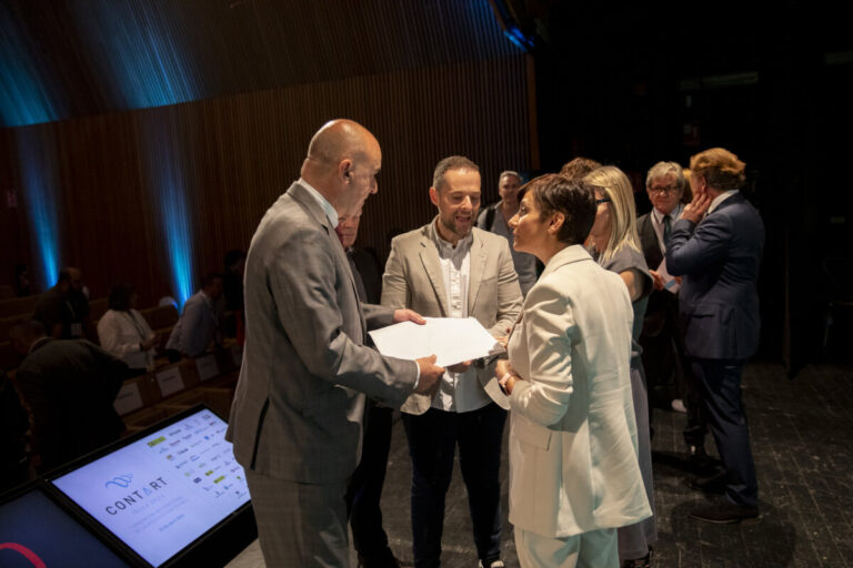 El presidente del Consell de Ibiza, Vicent Marí, junto a la ministra de Vivienda, Isabel Rodríguez.