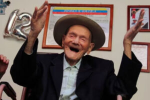 hombre m&aacute;s viejo del mundo