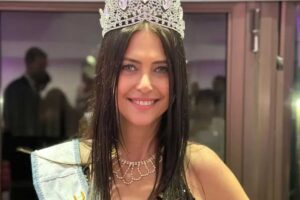 mujer de 60 a&ntilde;os miss universo