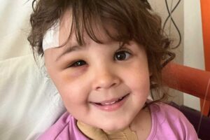 ni&ntilde;a con aguja en el cerebro 5