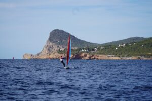Programa windsurf para adultos del Club N&agrave;utic Sant Antoni.