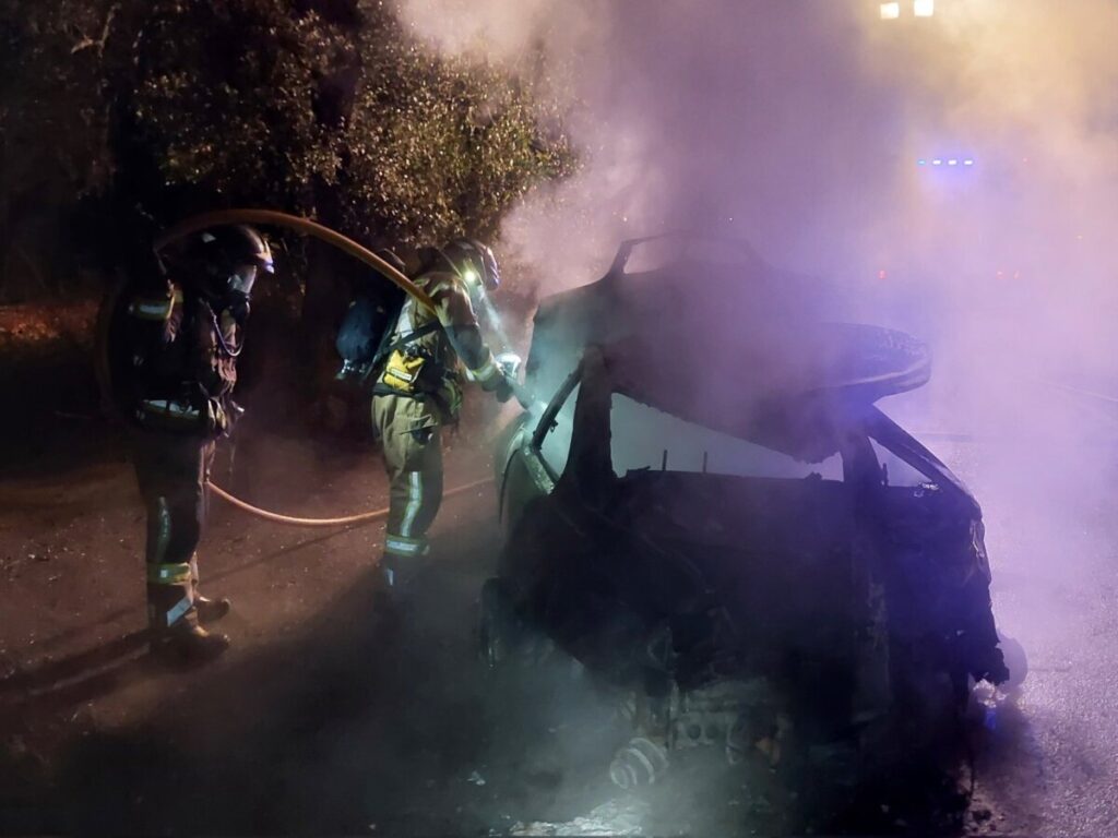 AUTO INCENDIADO AA