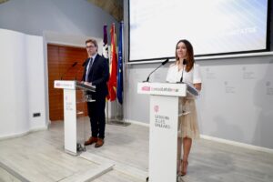 Antoni Costa, vicepresidente del Govern, y Marta Vidal, consellera de Vivienda, Territorio y Movilidad