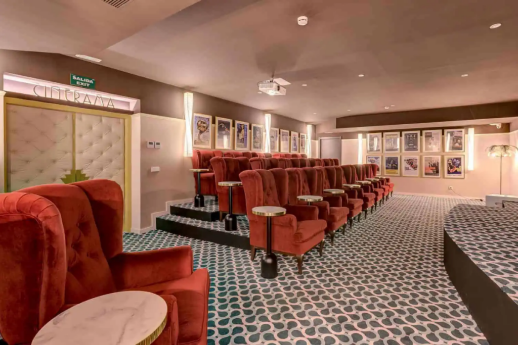 Cinerama en Grand Paradiso Hotel