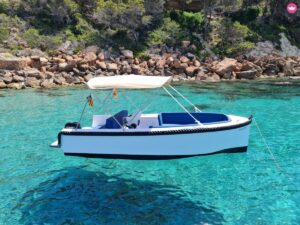 Embarcaci&oacute;n en Ibiza