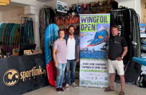 Enrique Mas, del Club N&agrave;utic Sant Antoni, con Ramón Pastor y Serena Zoia, de Sportlink