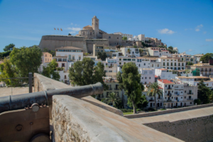 Excursiones por Dal Vila para conocer la historia de la isla