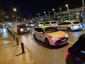 Caos en la parada de la Avenida Santa Eul&agrave;ria de Ibiza.