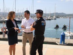 el alcalde, Marcos Serra; la concejala de Seguridad Ciudadana, Neus Mateu, y el jefe de la Polic&iacute;a Local, Alejandro Ponce