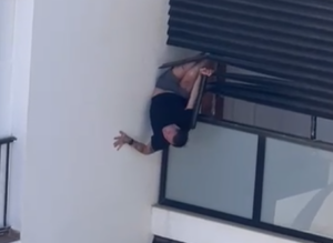 Joven polaco se tira de un balc&oacute;n en Sant Antoni.