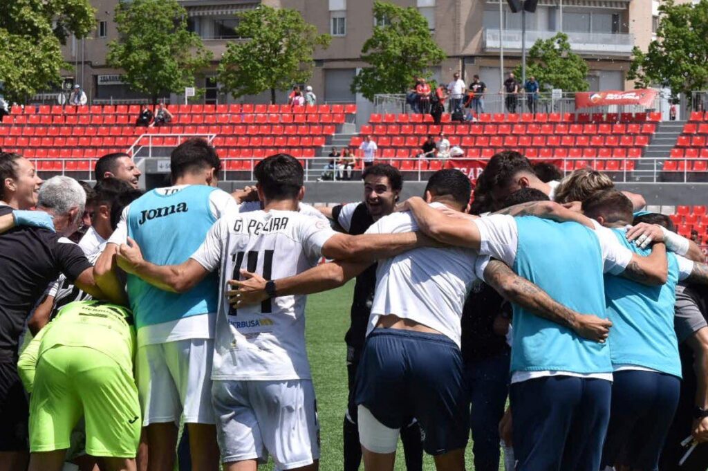 La Peña Deportiva celebrando la victoria.