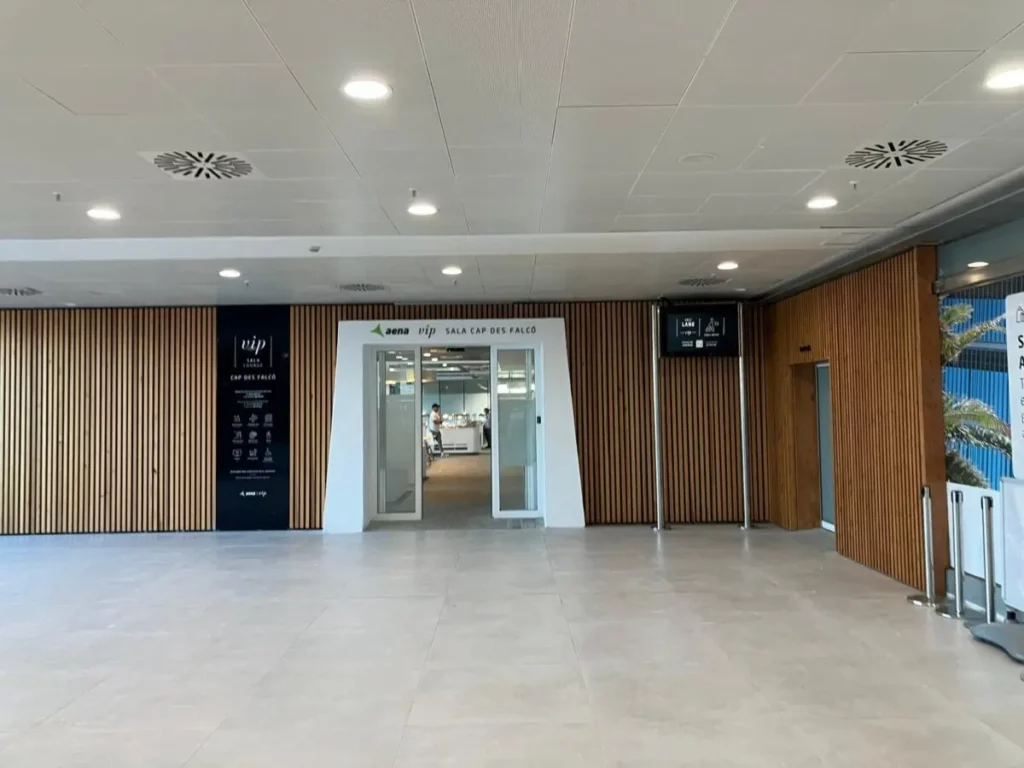 La sala VIP Cap des Falco del aeropuerto de Ibiza2