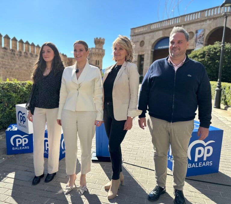 Rosa Estaràs, Marga Prohens, Alicia Vinaixa y Dani Marí