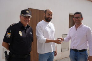 Postal de la entrega de llaves
