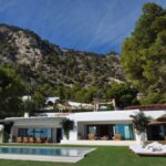 El absurdo plan de un conocido exfutbolista para legalizar sus obras en su mansión de Ibiza