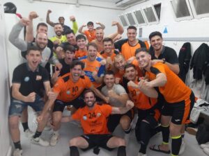 El Trasmapi Ibiza HCE festejando la victoria.