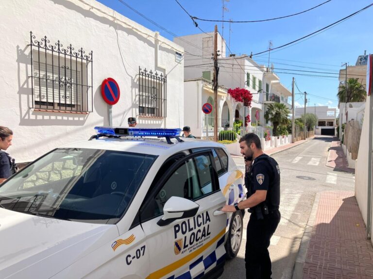 Policia de Sant Antoni acudiendo a una okupación. Archivo