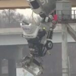 Un cami&oacute;n queda colgando de un puente tras un accidente y as&iacute; se vivi&oacute; desde dentro de la cabina: video