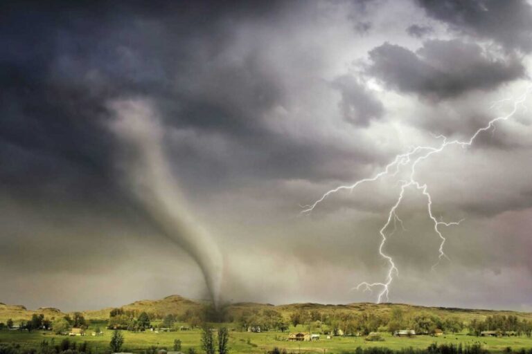 cazatormentas salva a familia de tornado