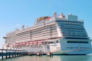 pareja abandonada por un crucero