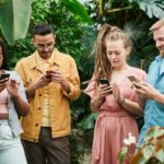 ‘Text neck’: así es como el sobreuso del móvil afecta tu postura y tu salud